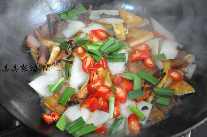 豆腐咸肉燒白菜的做法-家常味燒菜譜-易網健康養生網 豆腐咸肉燒白菜的做法-家常味燒菜譜