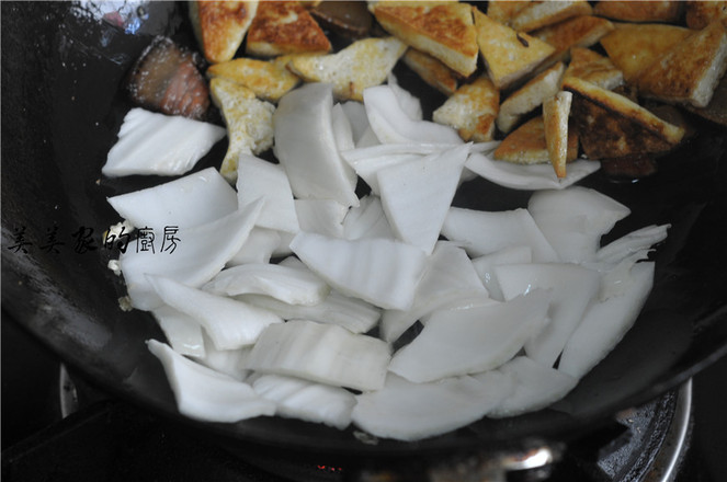 豆腐咸肉燒白菜的做法-家常味燒菜譜-易網健康養生網 豆腐咸肉燒白菜的做法-家常味燒菜譜