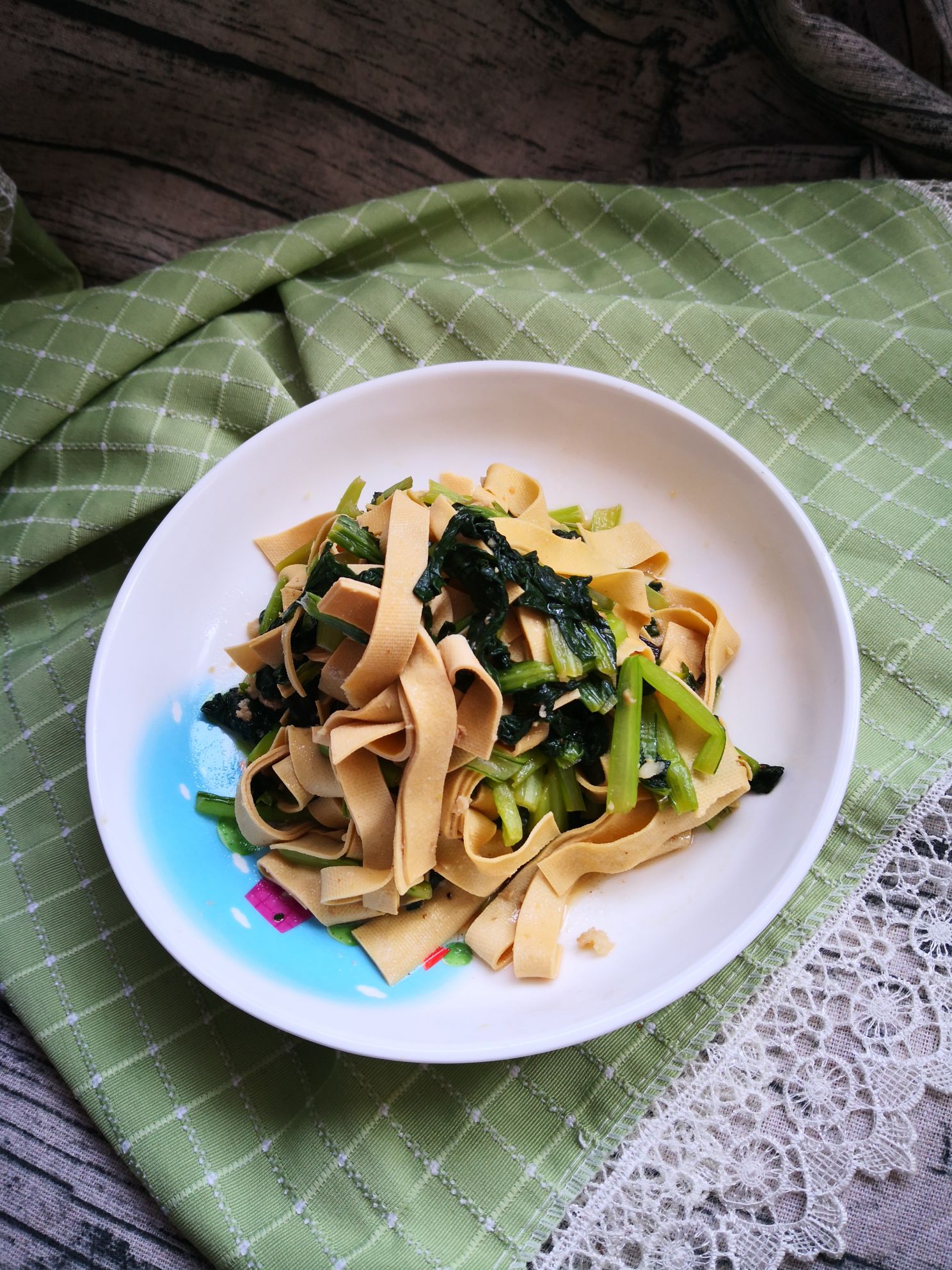 烏塌菜炒豆皮的做法-家常味炒菜譜-易網(wǎng)健康養(yǎng)生網(wǎng) 烏塌菜炒豆皮的做法-家常味炒菜譜