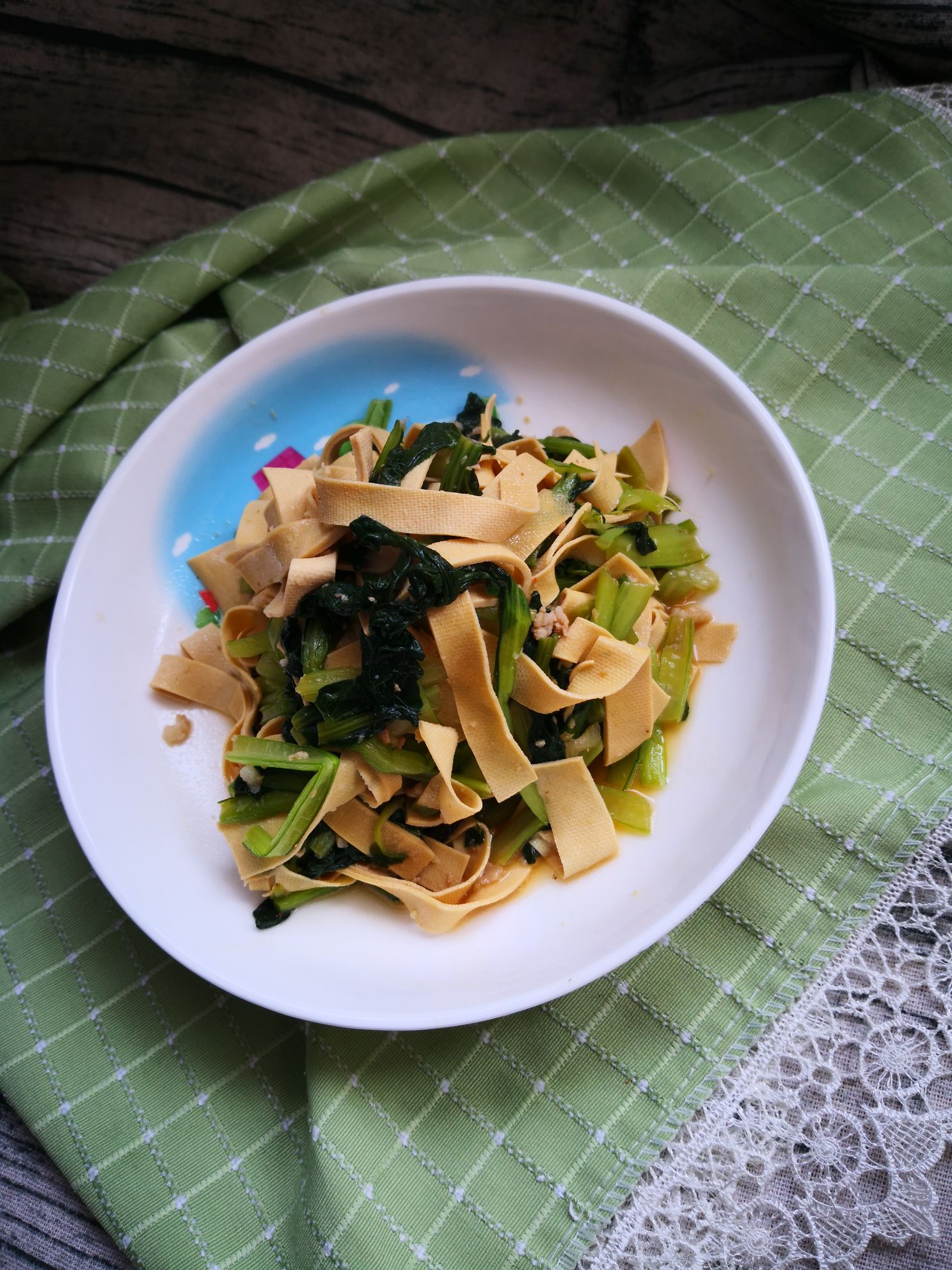 烏塌菜炒豆皮的做法-家常味炒菜譜-易網(wǎng)健康養(yǎng)生網(wǎng) 烏塌菜炒豆皮的做法-家常味炒菜譜