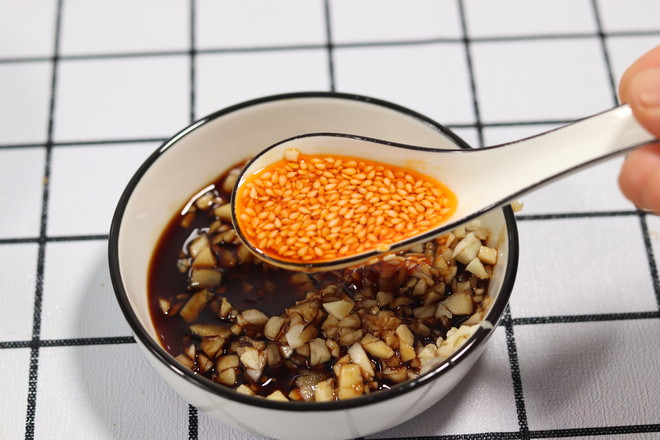 皮蛋拌豆腐的做法-家常味拌菜譜-易網(wǎng)健康養(yǎng)生網(wǎng) 皮蛋拌豆腐的做法-家常味拌菜譜