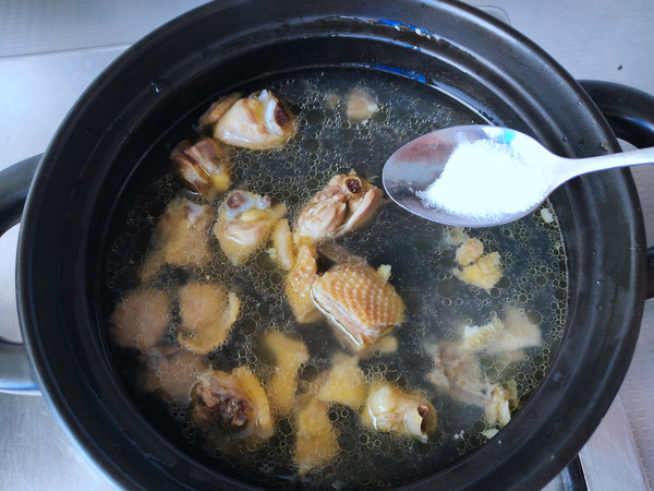 雞湯燉油皮的做法-咸鮮味燉菜譜