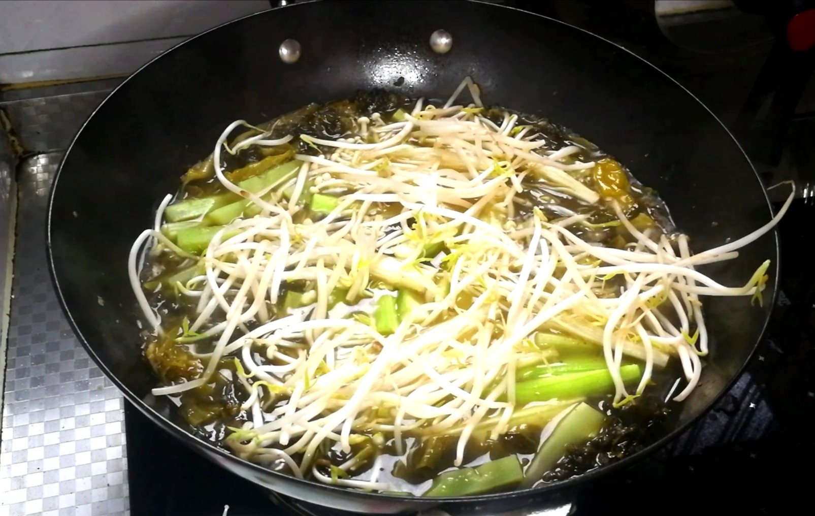 酸辣肥牛的做法-酸辣味煮菜譜
