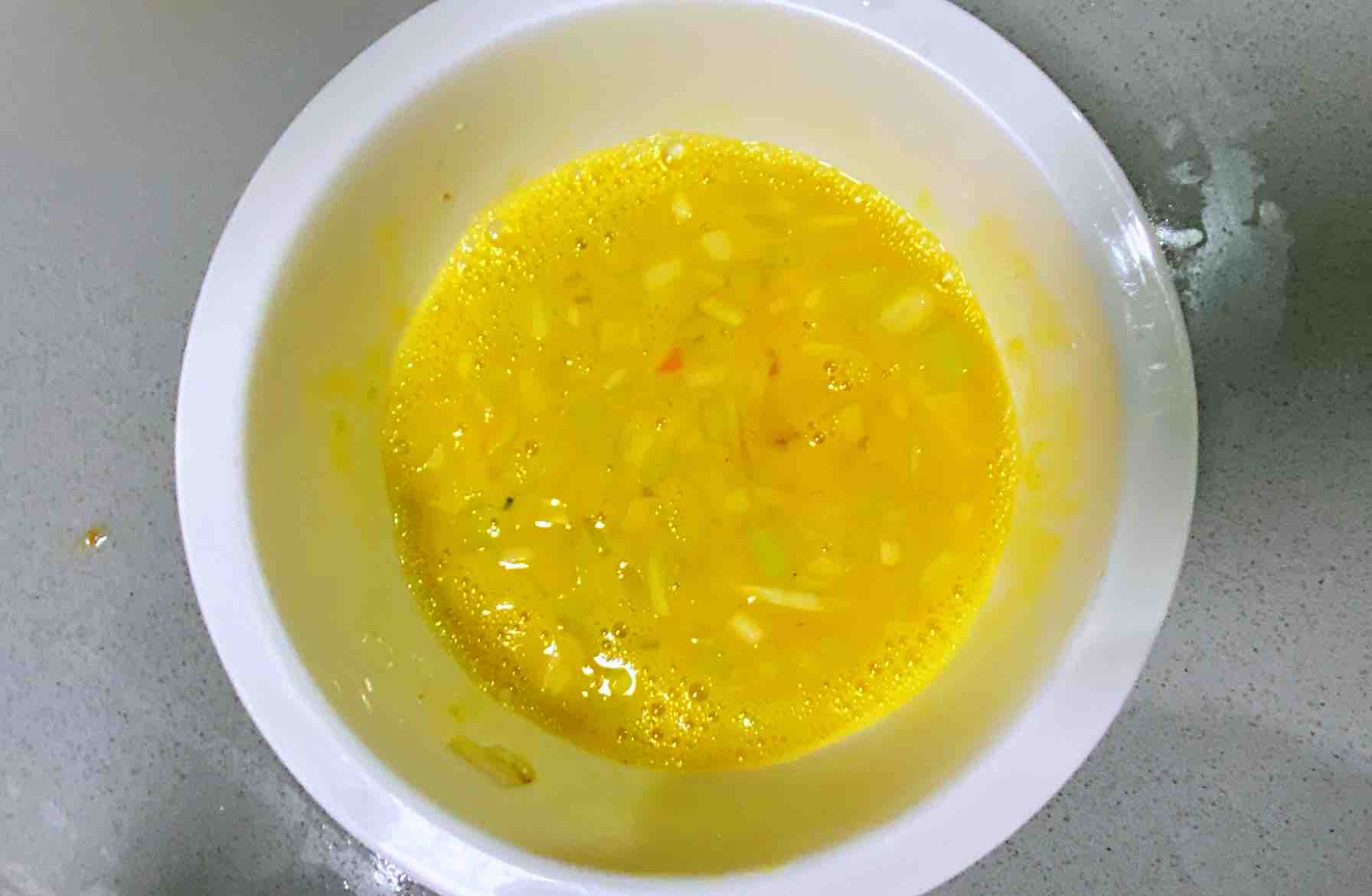 蔬菜雞蛋餅， 好看又營養(yǎng)，色澤漂亮，連小朋友都愛吃～的做法-家常味煎菜譜