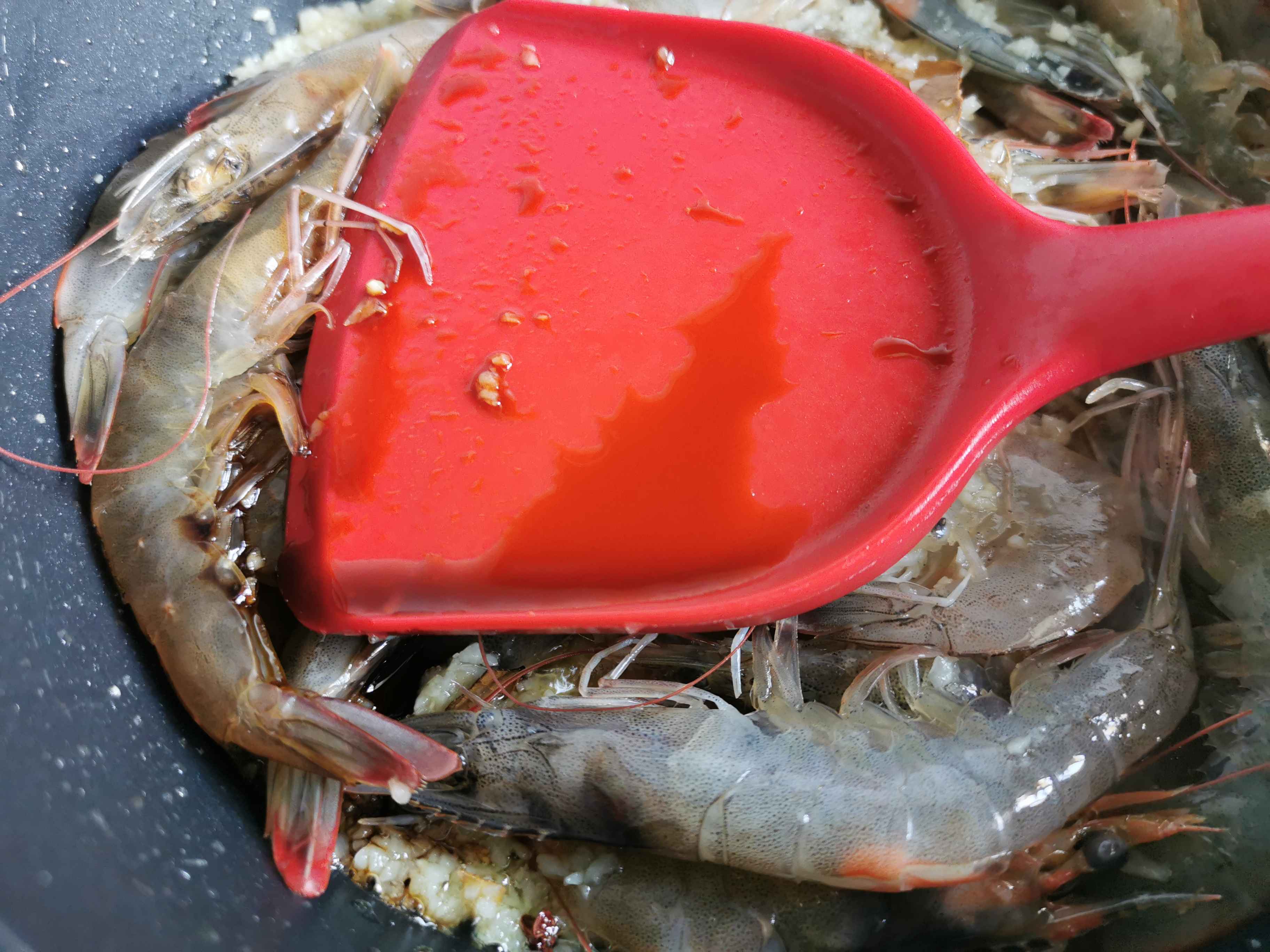 蒜蓉蝦的做法-蒜香味炒菜譜