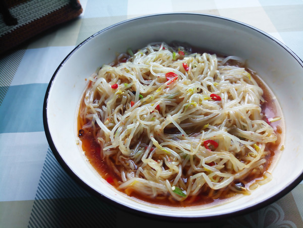 涼拌綠豆芽的做法-酸辣味拌菜譜-易網(wǎng)健康養(yǎng)生網(wǎng) 涼拌綠豆芽的做法-酸辣味拌菜譜