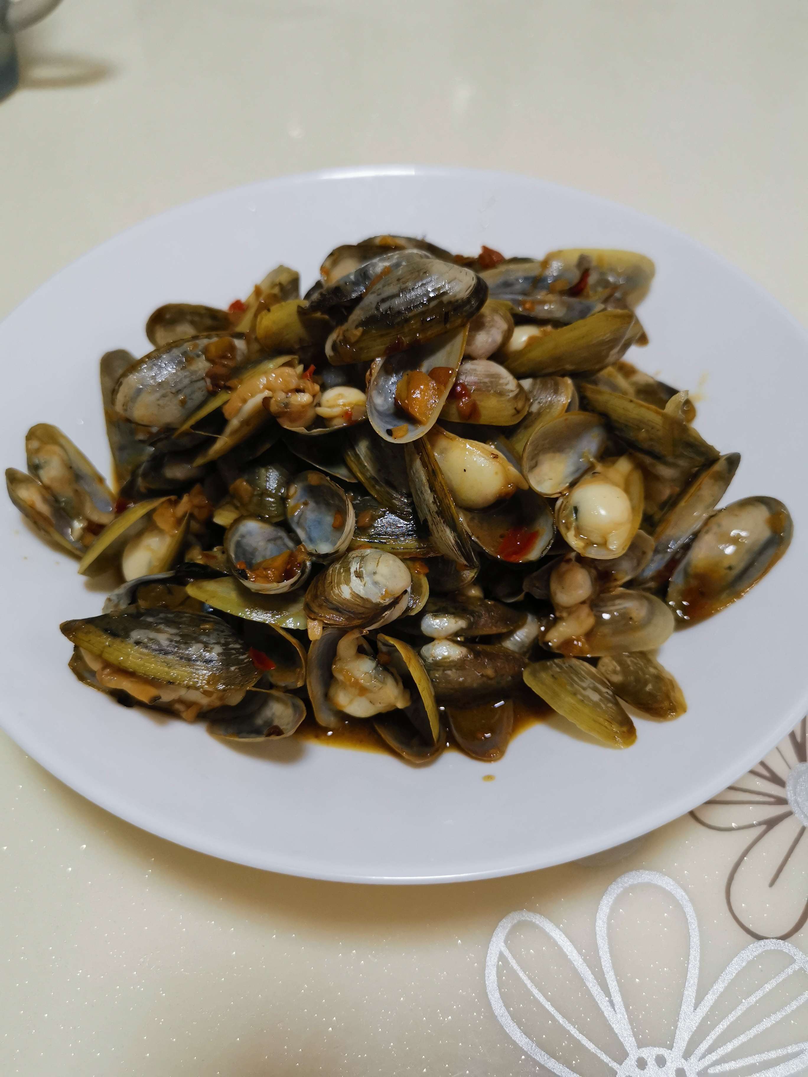 蒜蓉辣醬炒蟟蛁的做法-香辣味炒菜譜-易網健康養生網 蒜蓉辣醬炒蟟蛁的做法-香辣味炒菜譜
