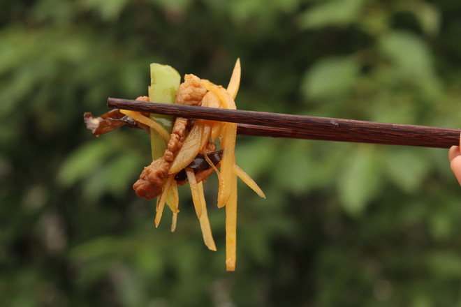 魚香土豆肉絲的做法-家常味炒菜譜