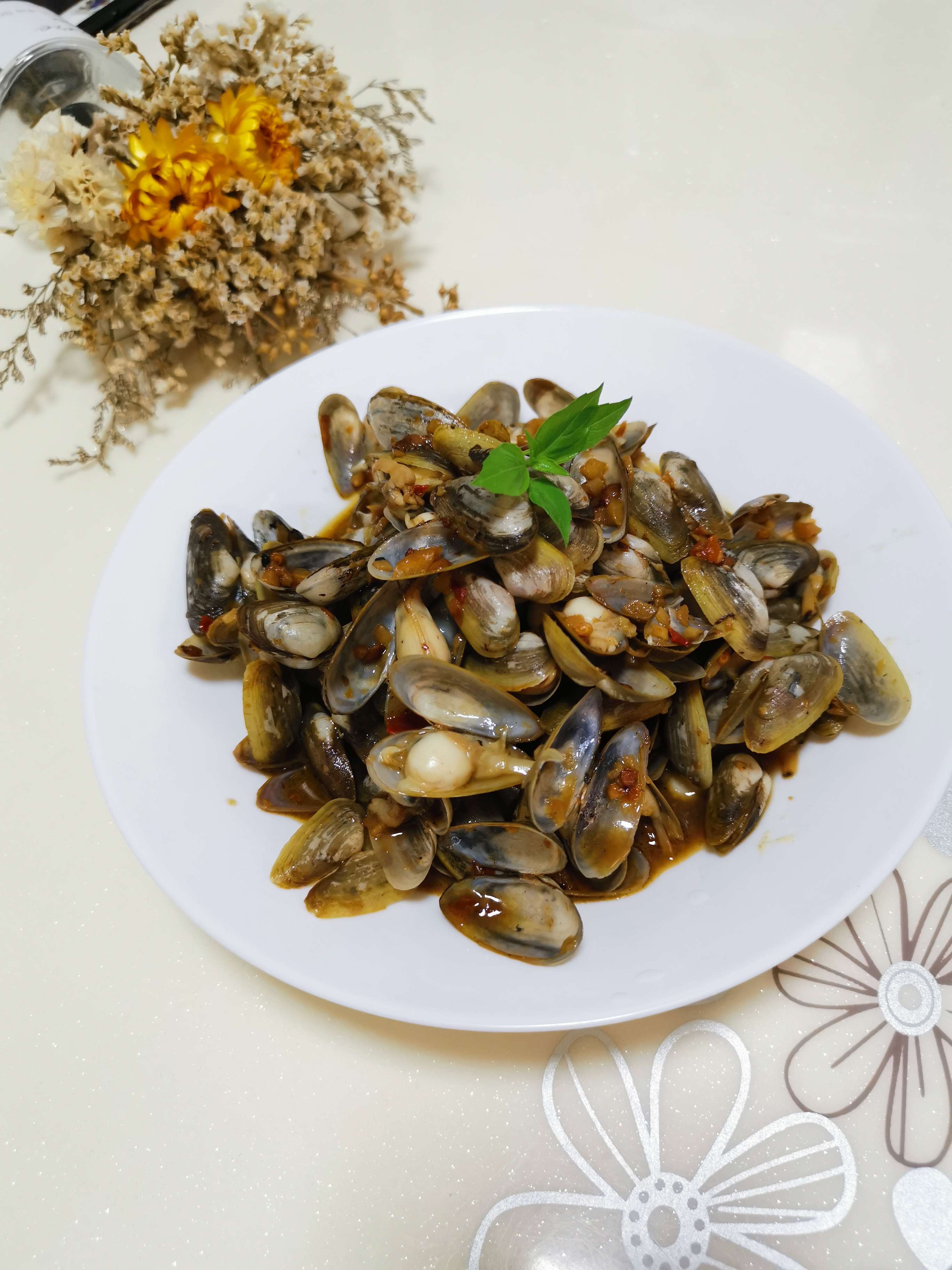 蒜蓉辣醬炒蟟蛁的做法-香辣味炒菜譜-易網健康養生網 蒜蓉辣醬炒蟟蛁的做法-香辣味炒菜譜