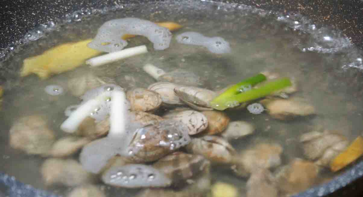 簡單兩步，教你做超嫩的撈汁小海鮮的做法-香辣味煮菜譜