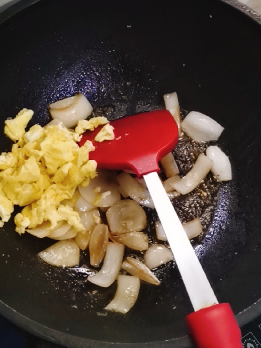 洋蔥炒蛋的做法-咸鮮味炒菜譜