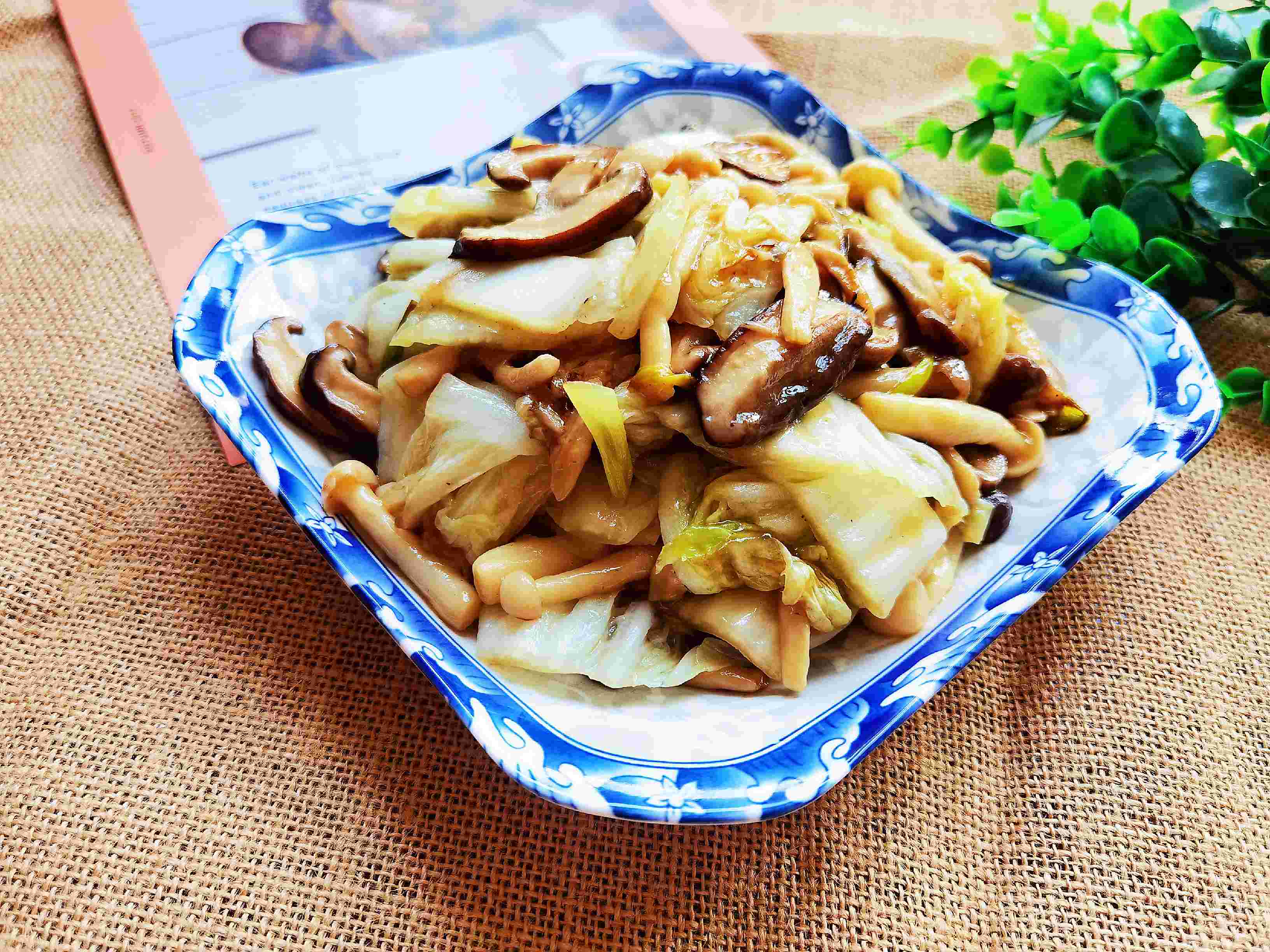 吃百菜不如吃白菜，白菜炒蘑菇，鮮美脆嫩又下飯的做法-咸鮮味炒菜譜