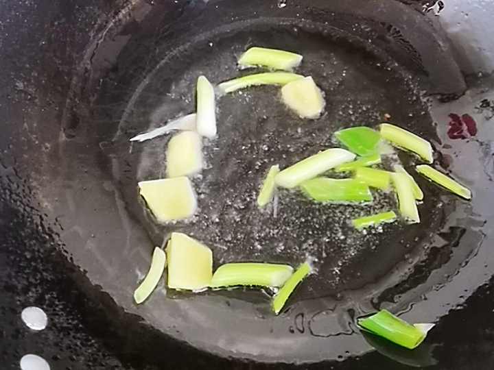 吃百菜不如吃白菜，白菜炒蘑菇，鮮美脆嫩又下飯的做法-咸鮮味炒菜譜
