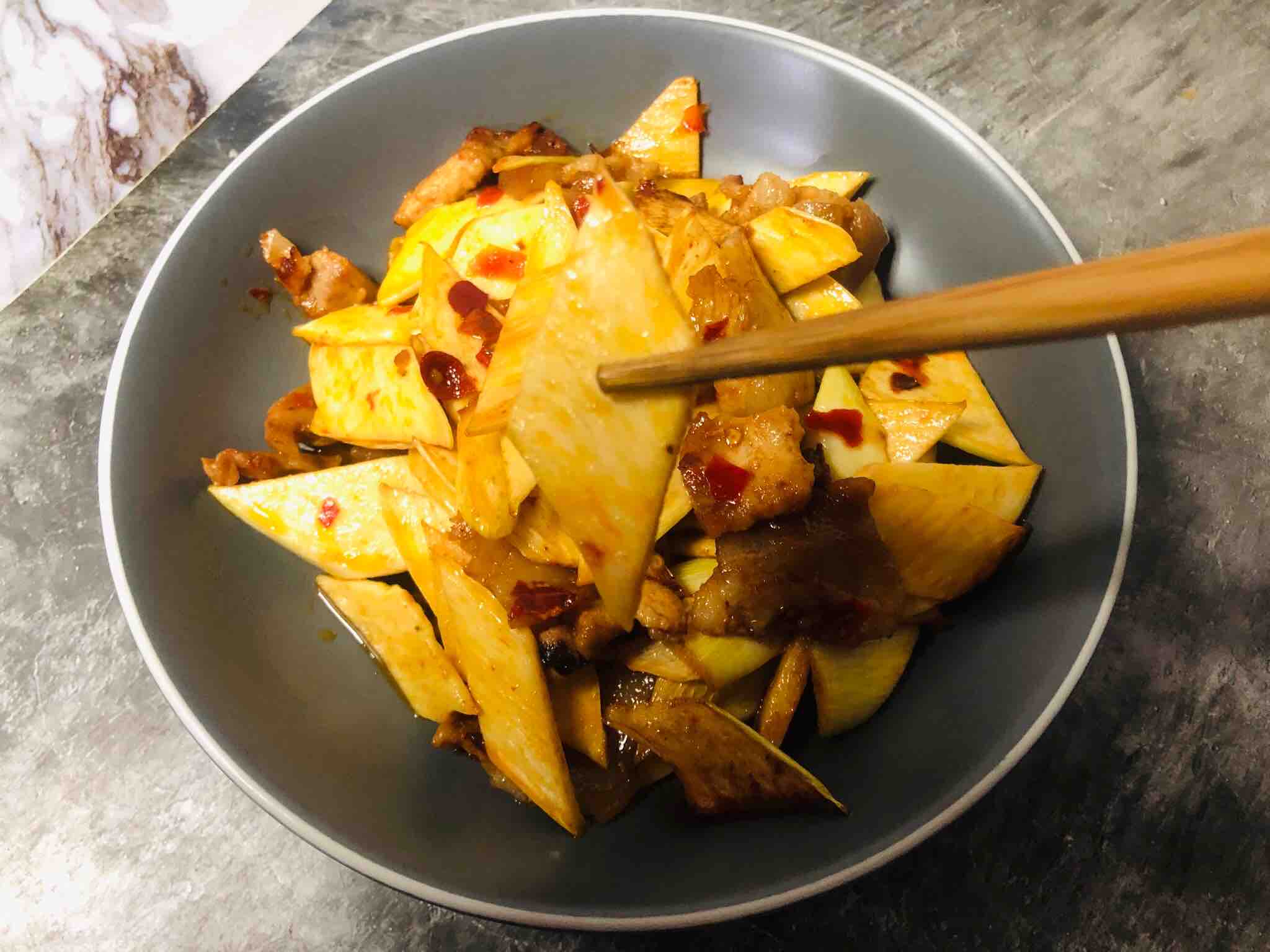 茭白炒肉的做法-家常味炒菜譜-易網健康養生網 茭白炒肉的做法-家常味炒菜譜
