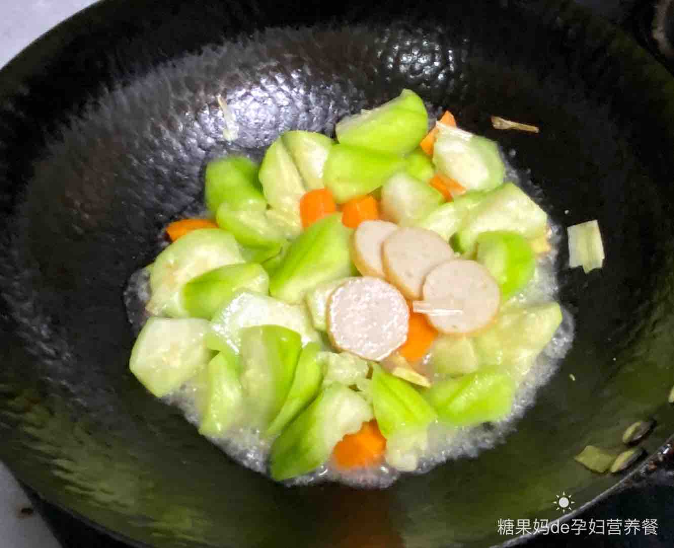 【孕婦食譜】絲瓜燴魚餅，甜鮮美味，色澤鮮艷、低脂又營養～的做法-咸鮮味燴菜譜