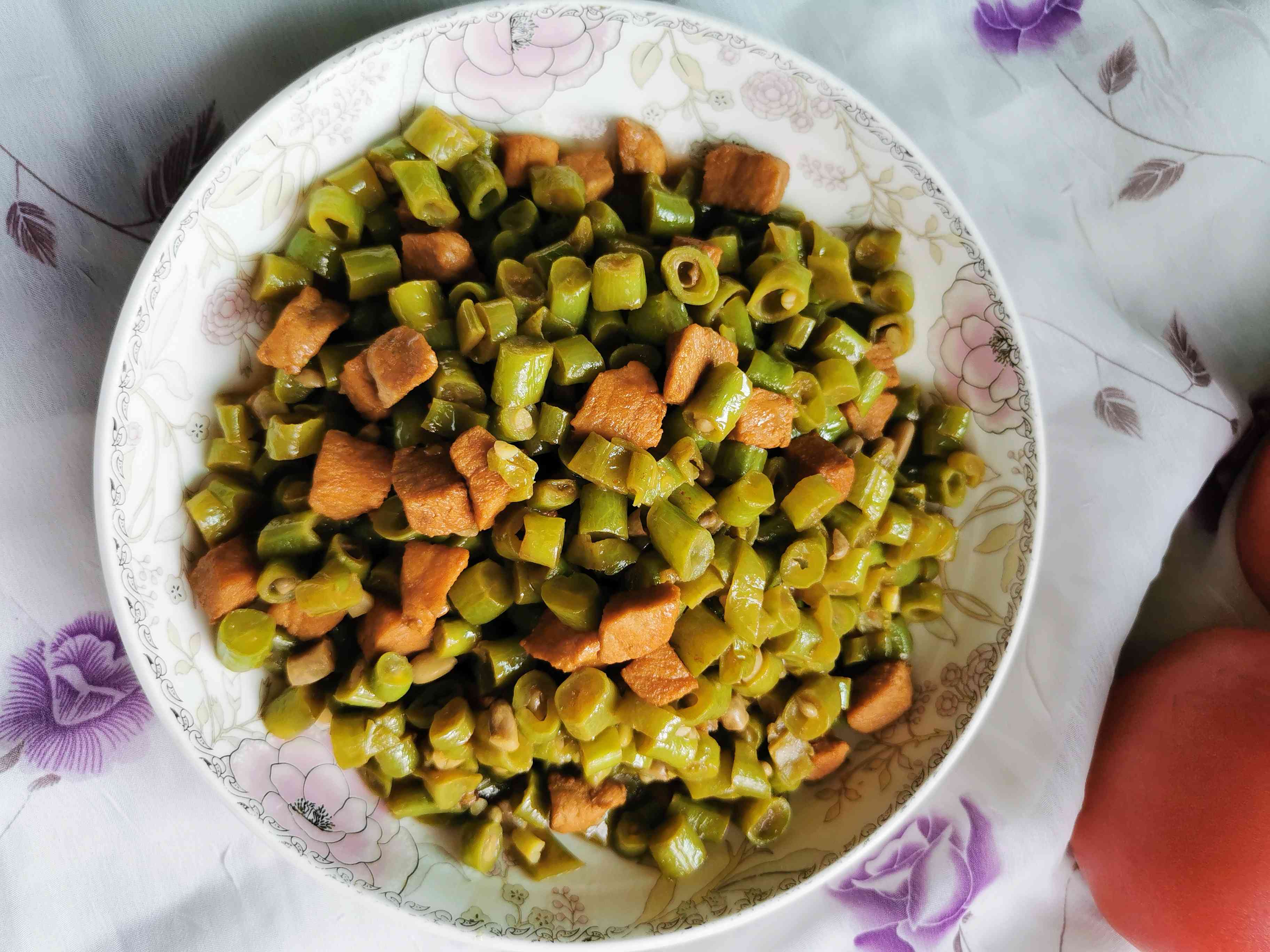 肉丁豆角的做法-家常味炒菜譜-易網健康養(yǎng)生網 肉丁豆角的做法-家常味炒菜譜