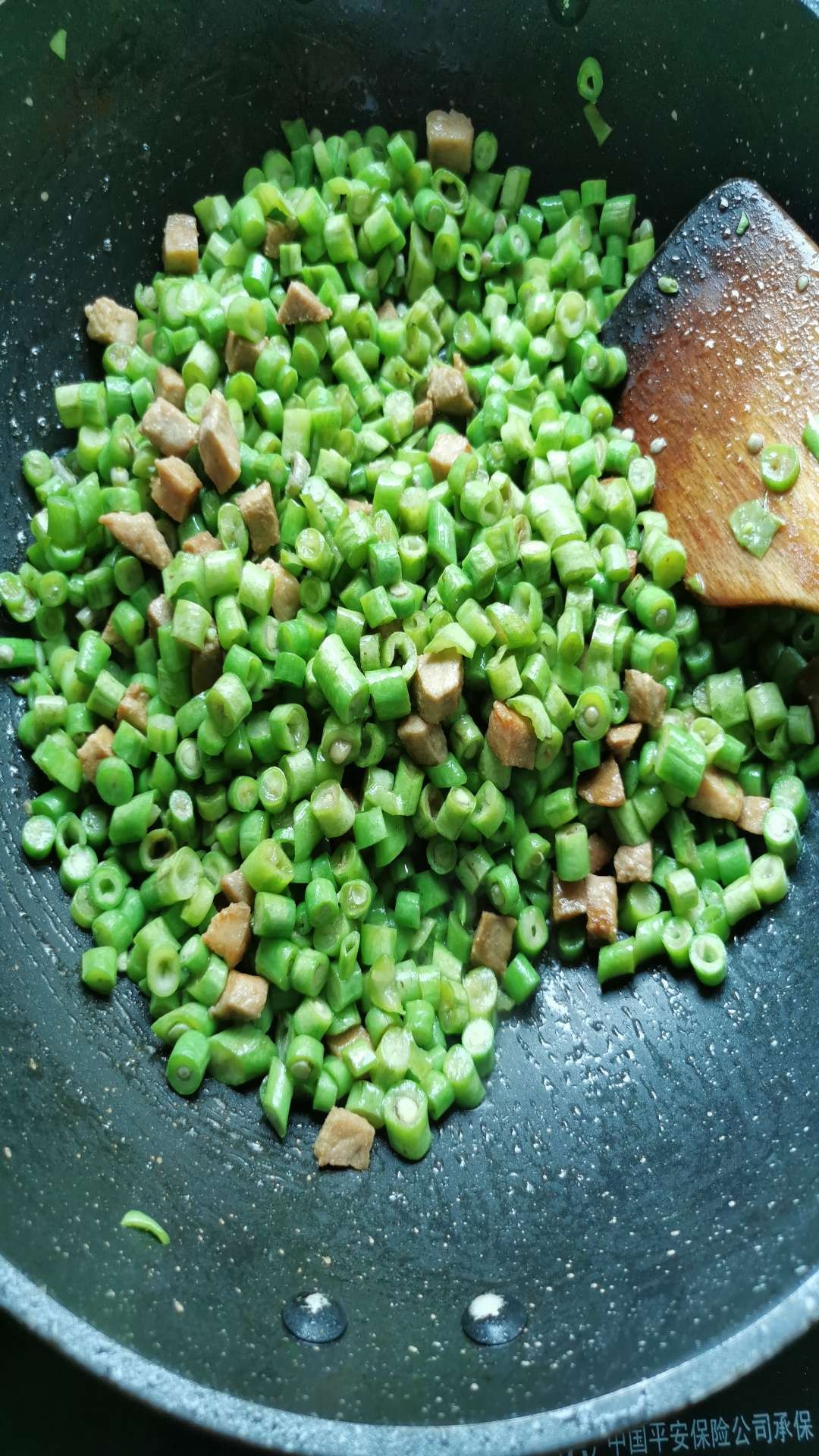 肉丁豆角的做法-家常味炒菜譜