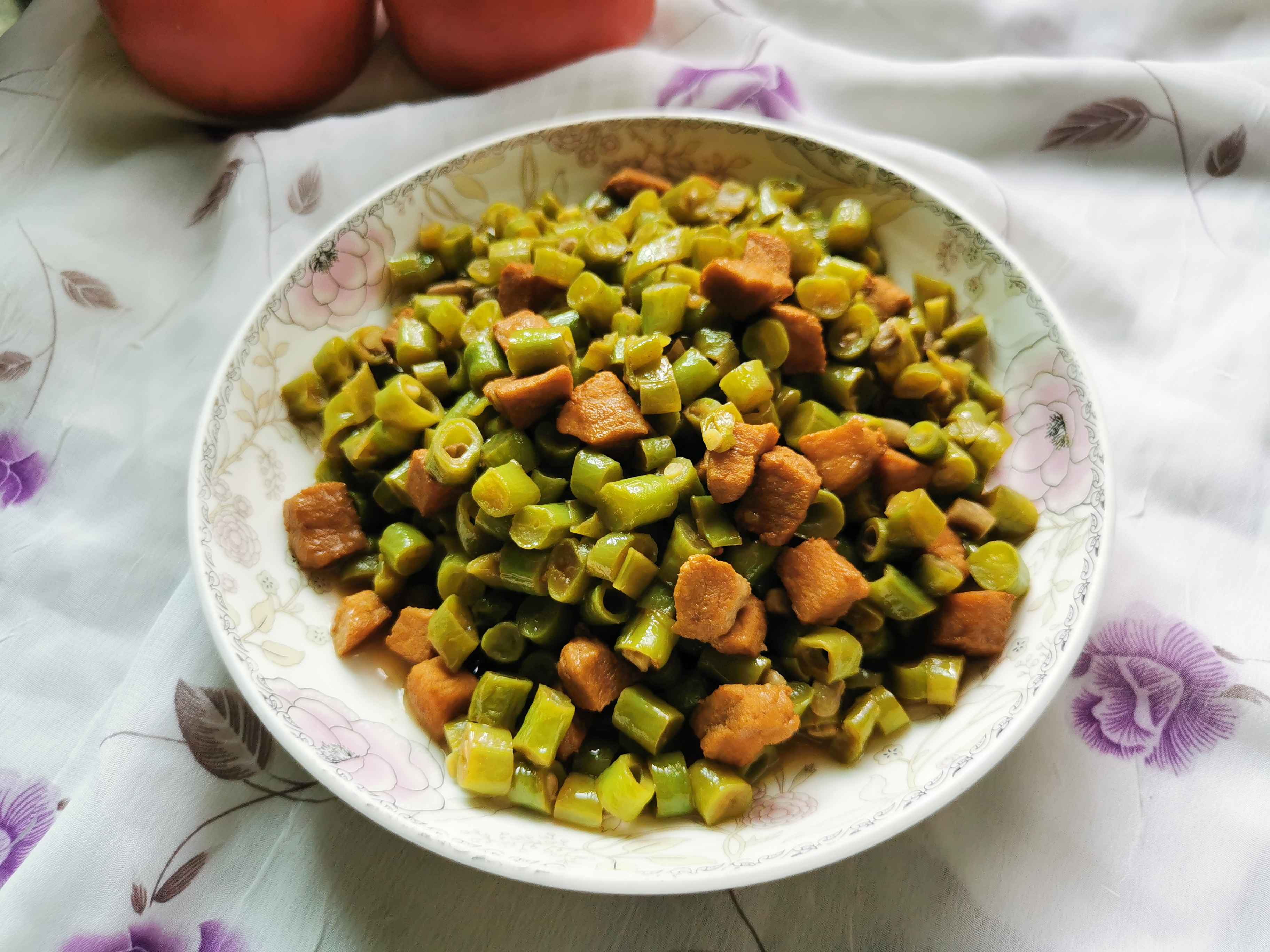 肉丁豆角的做法-家常味炒菜譜-易網健康養(yǎng)生網 肉丁豆角的做法-家常味炒菜譜