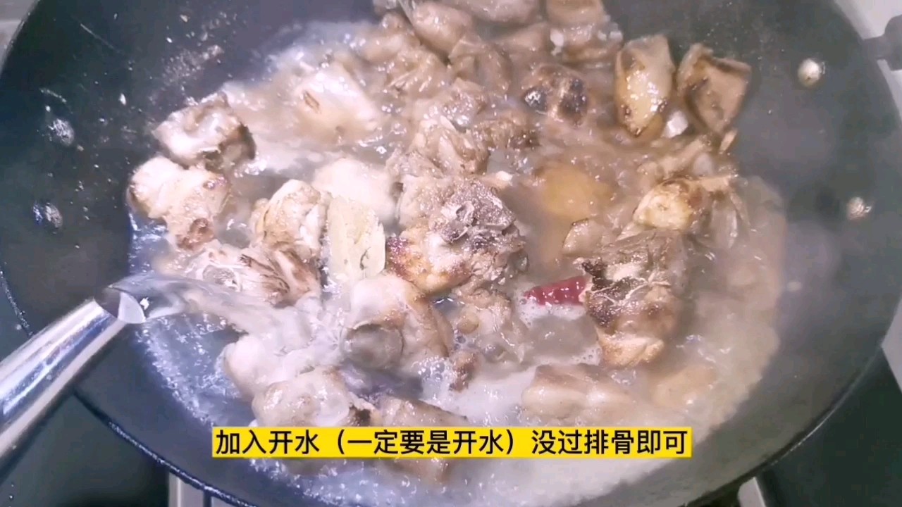 排骨燉豆角的家常做法，用料簡單口感上乘，一鍋米飯不夠吃了的做法-家常味燉菜譜