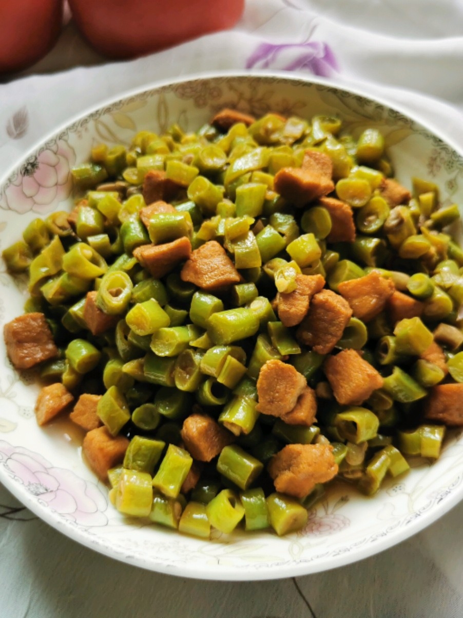 肉丁豆角的做法-家常味炒菜譜