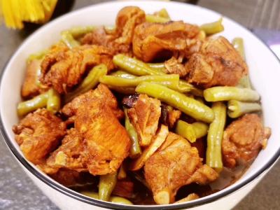 排骨燉豆角的家常作法，用料簡易口味上乘，一鍋白米飯不足吃完的作法-家常味燉菜譜