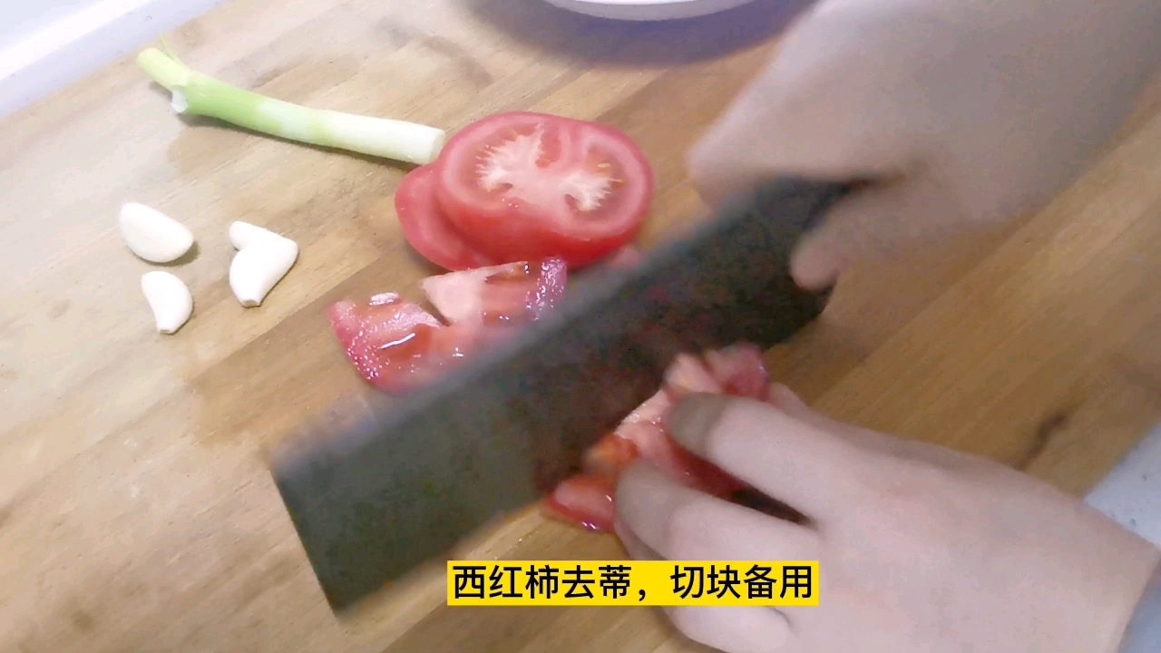 下飯神菜～西紅柿炒雞蛋，大蒜和白糖是提味的關鍵的做法-家常味炒菜譜