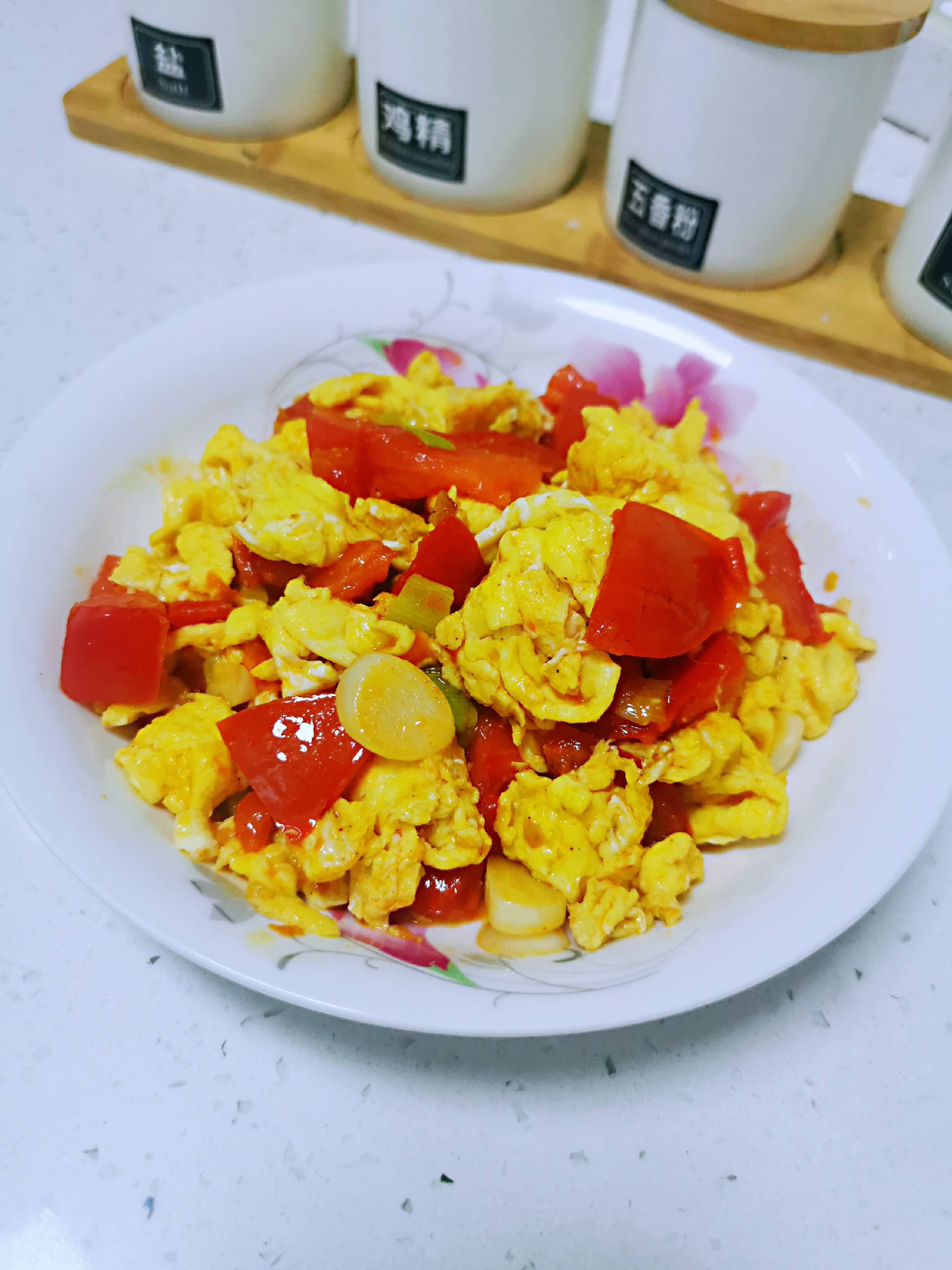 下飯神菜~西紅柿炒雞蛋,大蒜和白糖是提味的關鍵的做法-家常味炒菜譜-易網健康養生網 下飯神菜~西紅柿炒雞蛋,大蒜和白糖是提味的關鍵的做法-家常味炒菜譜