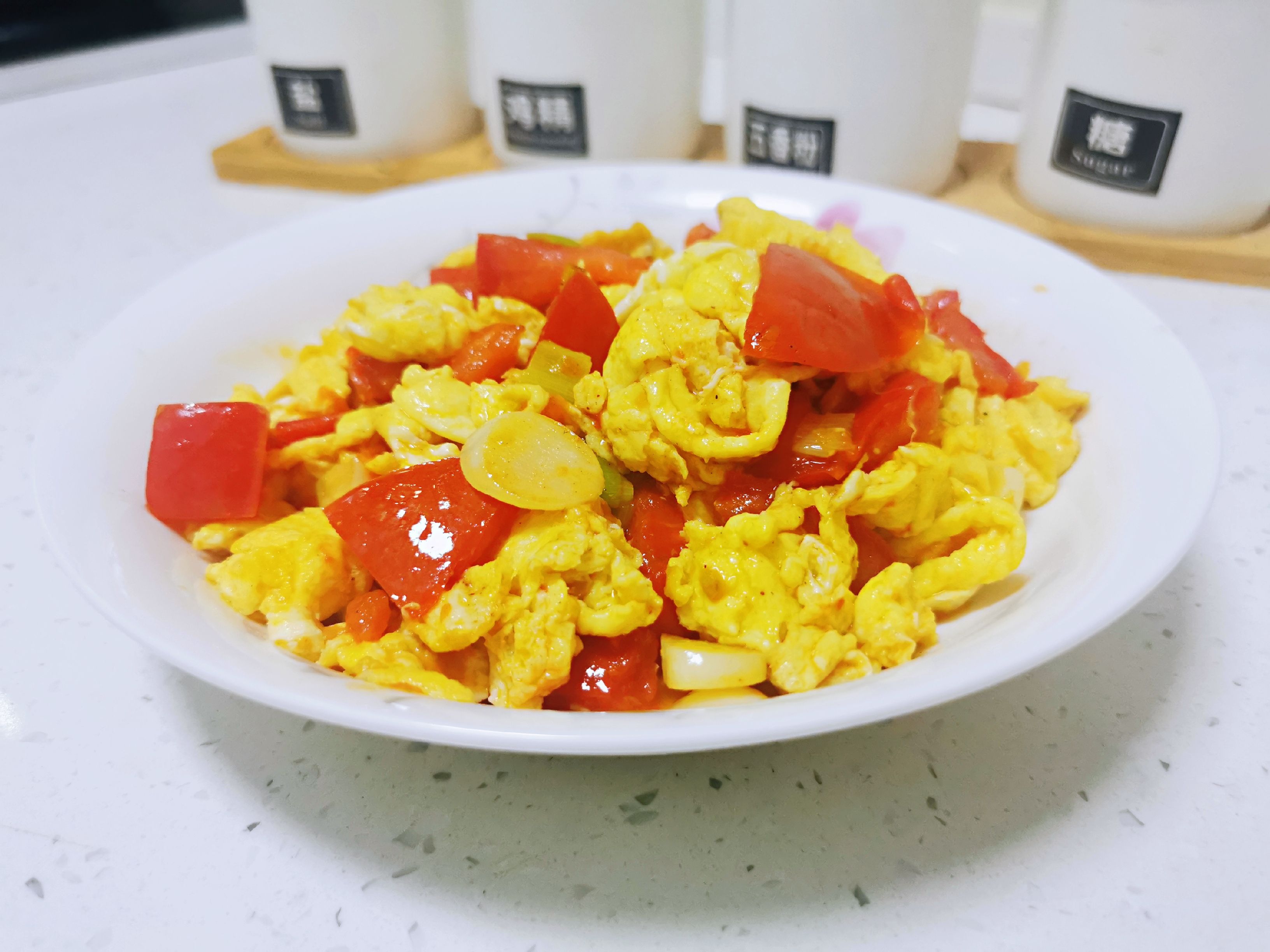 下飯神菜~西紅柿炒雞蛋,大蒜和白糖是提味的關鍵的做法-家常味炒菜譜-易網健康養生網 下飯神菜~西紅柿炒雞蛋,大蒜和白糖是提味的關鍵的做法-家常味炒菜譜