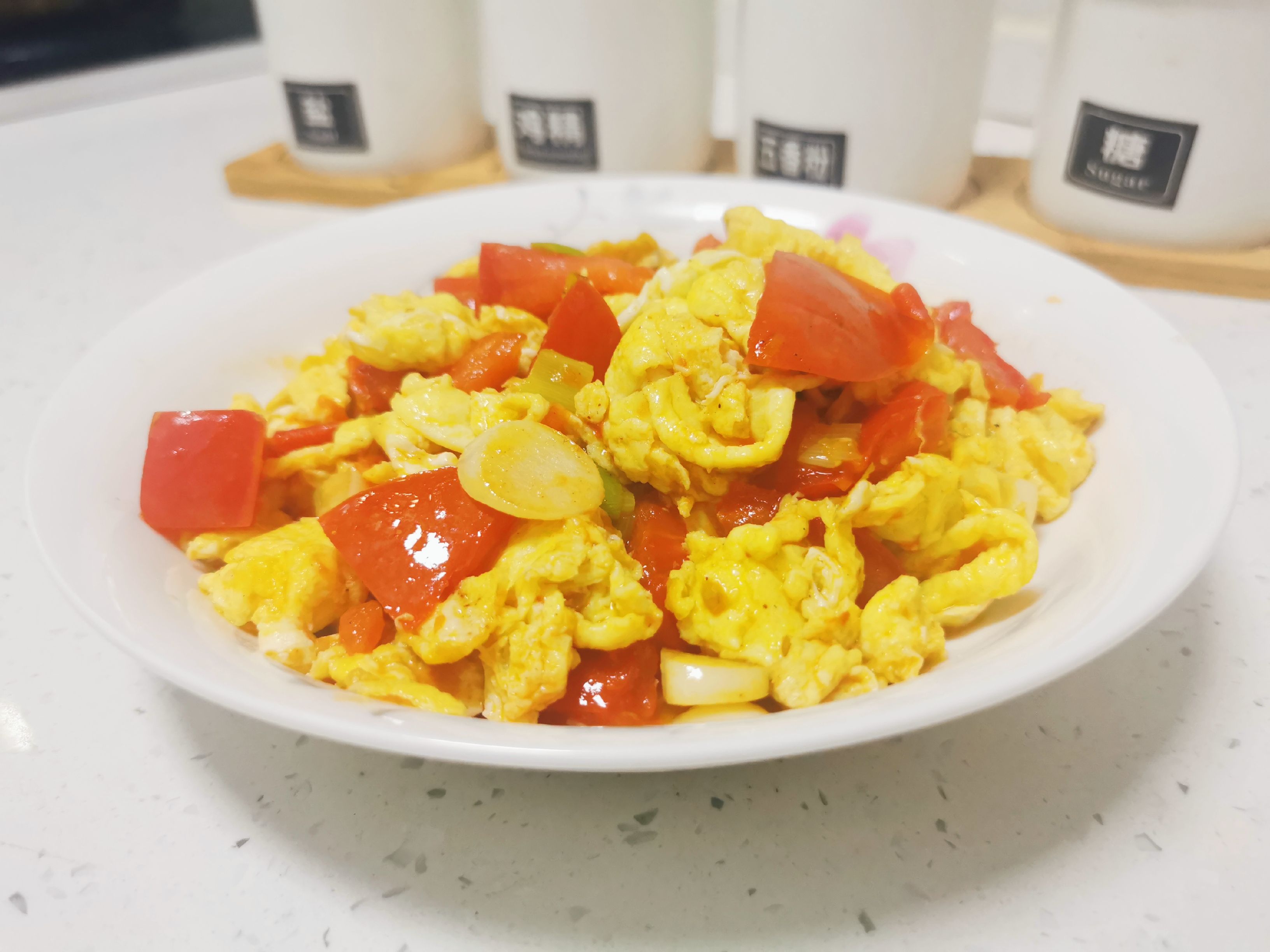 下飯神菜~西紅柿炒雞蛋,大蒜和白糖是提味的關鍵的做法-家常味炒菜譜-易網健康養生網 下飯神菜~西紅柿炒雞蛋,大蒜和白糖是提味的關鍵的做法-家常味炒菜譜