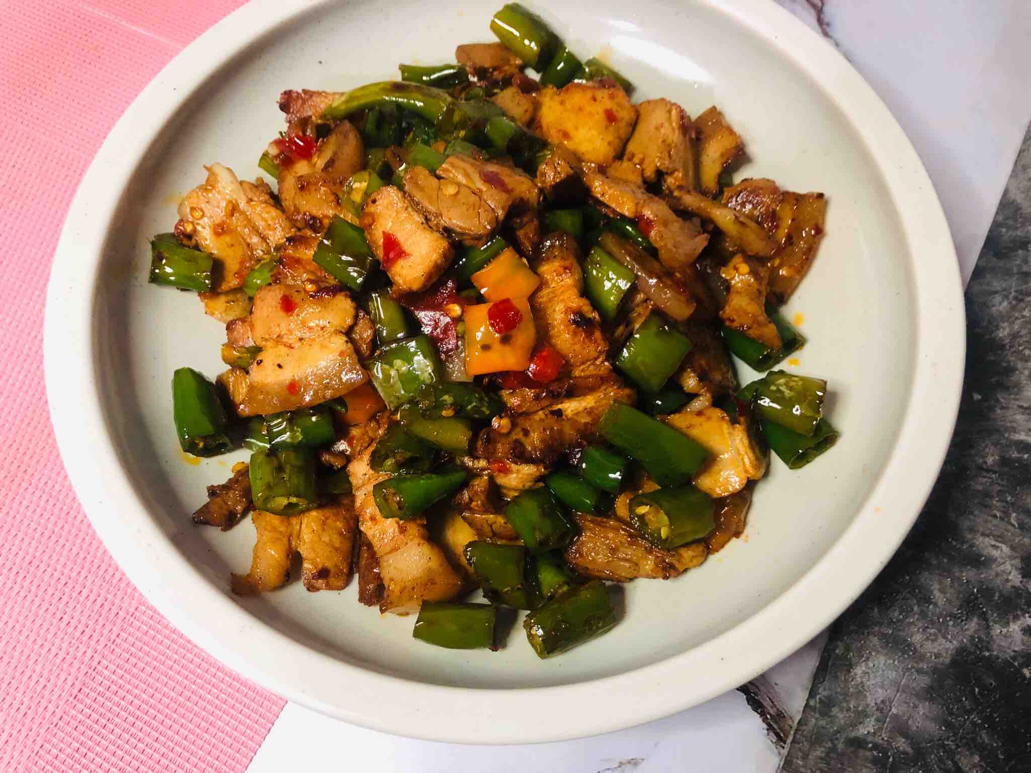 尖椒回鍋肉的做法-家常味炒菜譜-易網健康養生網 尖椒回鍋肉的做法-家常味炒菜譜