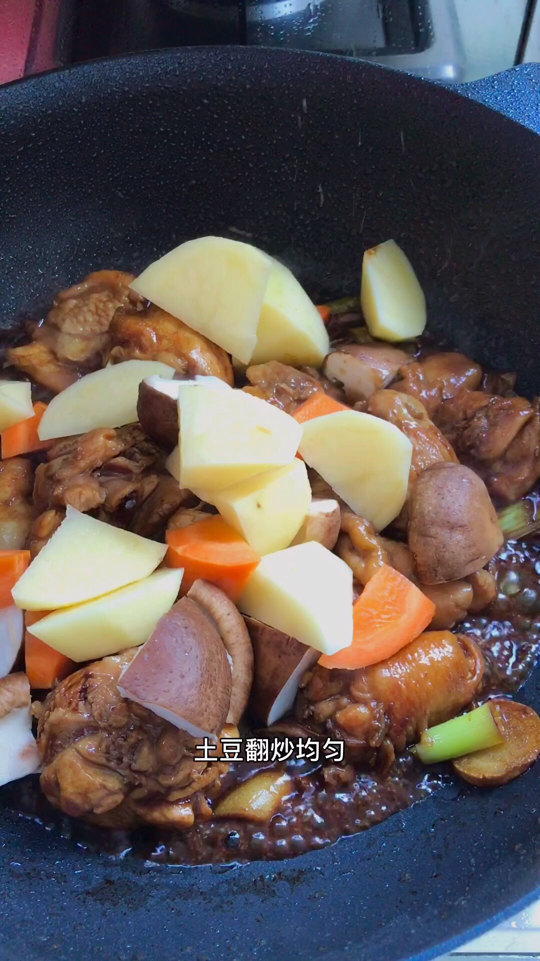 鮮香下飯的土豆燜雞腿的做法-家常味燜菜譜