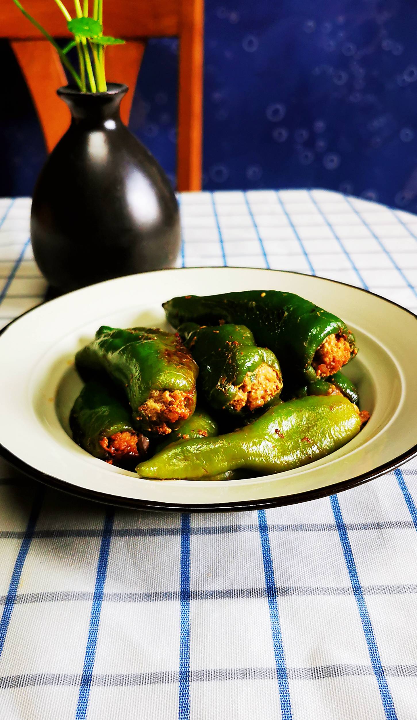 青椒塞肉的做法-家常味煮菜譜-易網健康養生網 青椒塞肉的做法-家常味煮菜譜