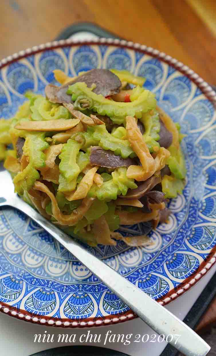 鴨胗炒苦瓜的做法-家常味炒菜譜-易網(wǎng)健康養(yǎng)生網(wǎng) 鴨胗炒苦瓜的做法-家常味炒菜譜