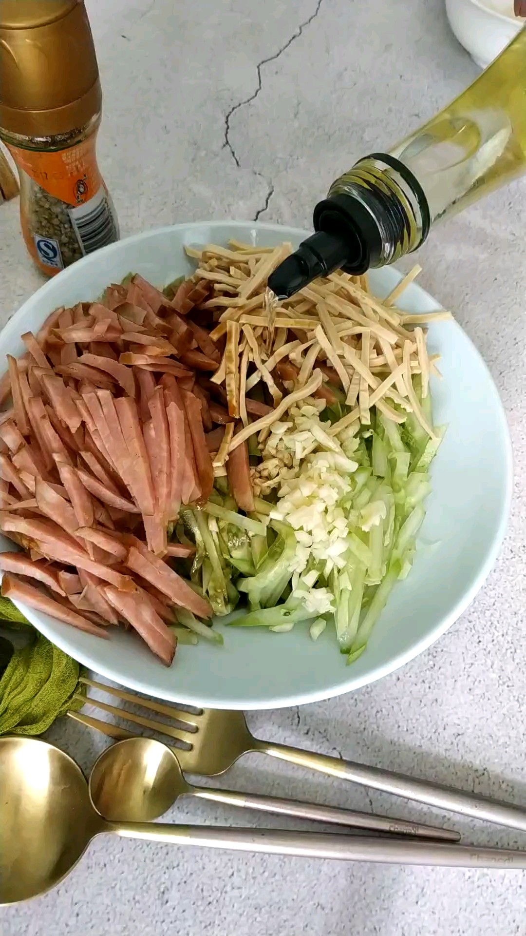 夏日爽口解暑涼菜的做法-家常味拌菜譜-易網(wǎng)健康養(yǎng)生網(wǎng) 夏日爽口解暑涼菜的做法-家常味拌菜譜