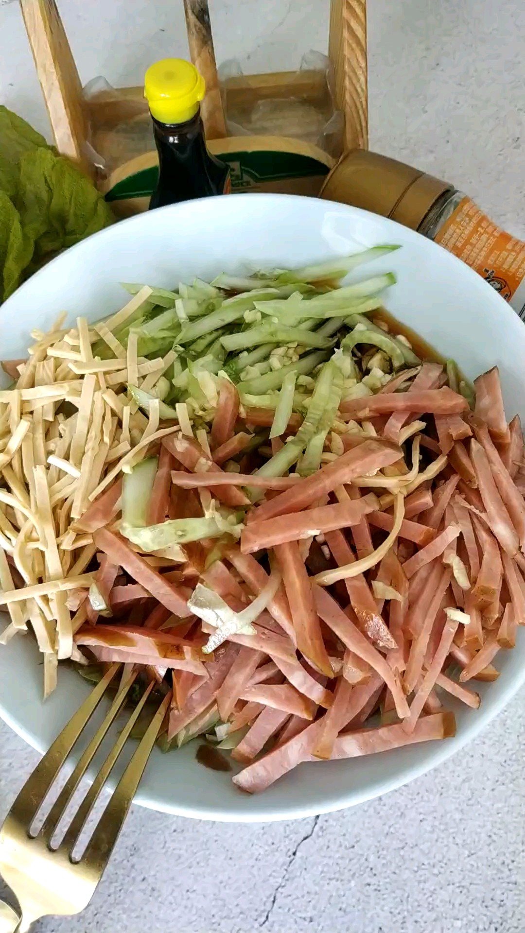 夏日爽口解暑涼菜的做法-家常味拌菜譜-易網(wǎng)健康養(yǎng)生網(wǎng) 夏日爽口解暑涼菜的做法-家常味拌菜譜