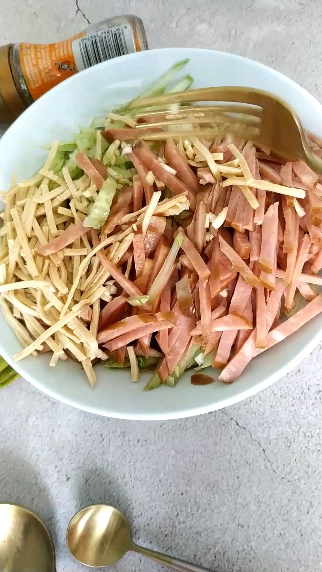 夏日爽口解暑涼菜的做法-家常味拌菜譜-易網(wǎng)健康養(yǎng)生網(wǎng) 夏日爽口解暑涼菜的做法-家常味拌菜譜