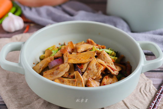 干鍋西藍(lán)花杏鮑菇的做法-家常味煮菜譜