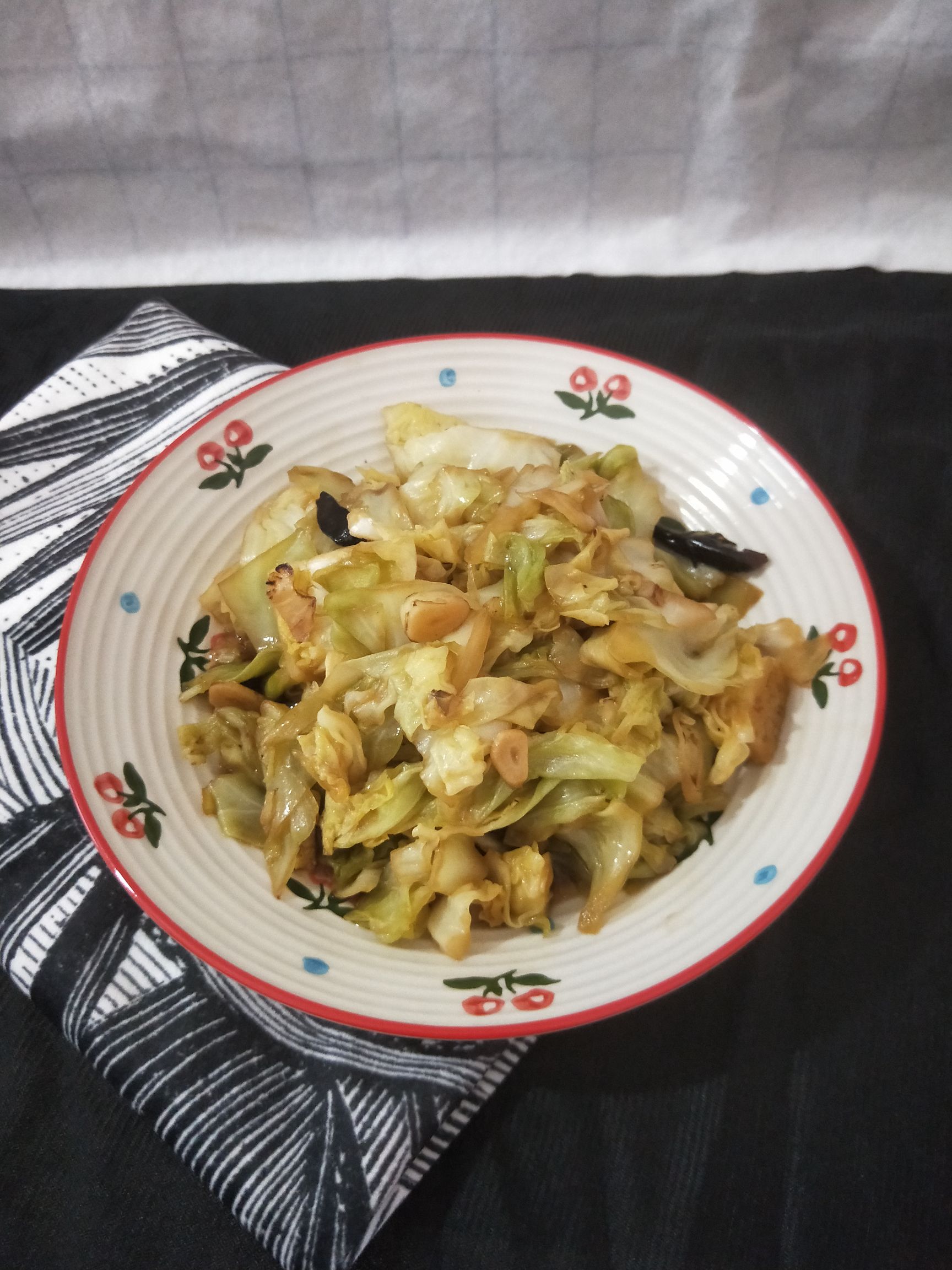 酸辣包菜的做法-酸辣味炒菜譜-易網健康養生網 酸辣包菜的做法-酸辣味炒菜譜