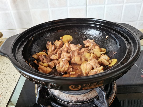 咖喱土豆燜雞的做法-咖喱味燒菜譜