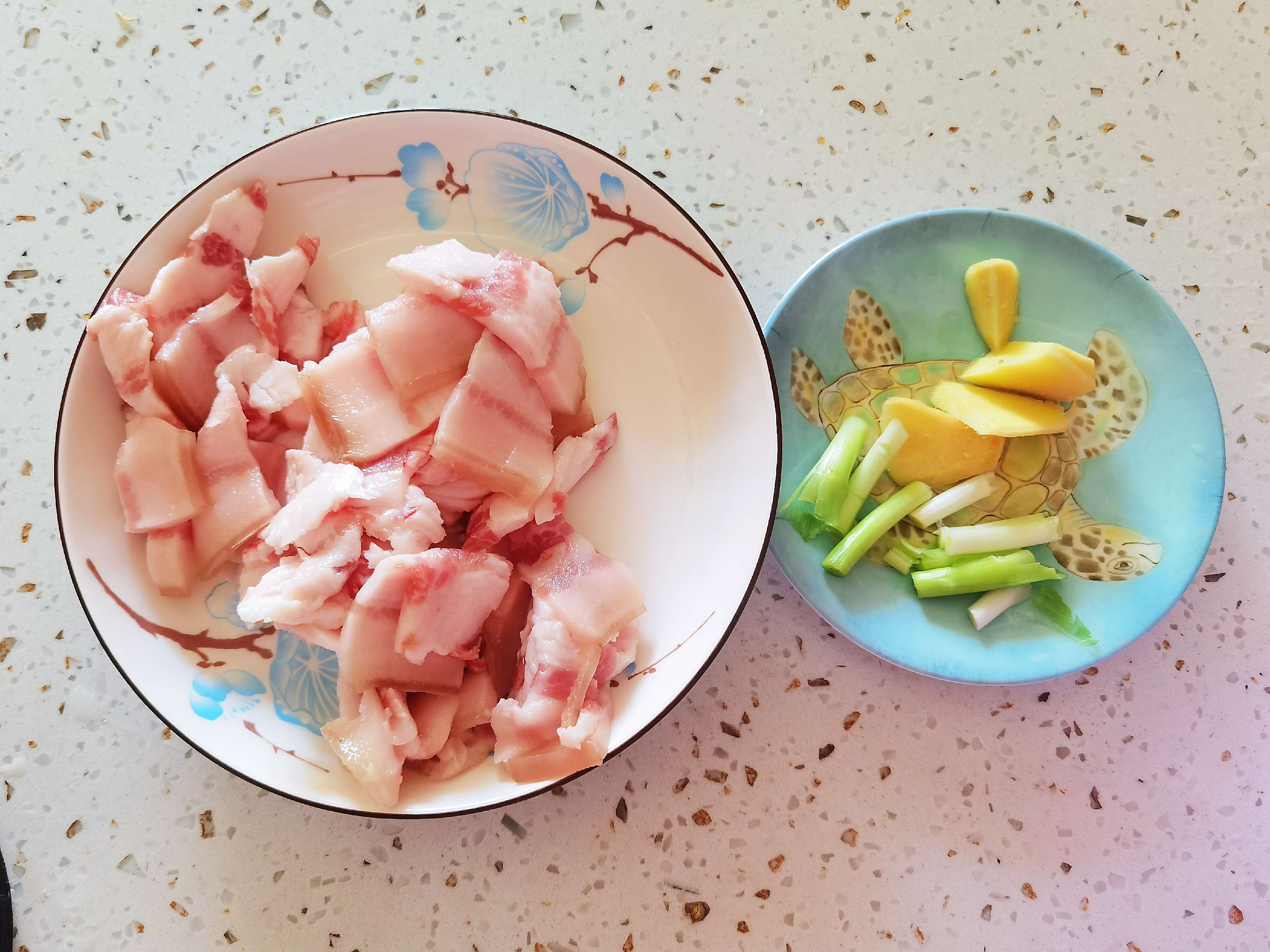 我是半滴雨#來自內蒙古#，參賽作品為農家豆角小炒肉，豆大飽滿營養下飯的做法-家常味炒菜譜