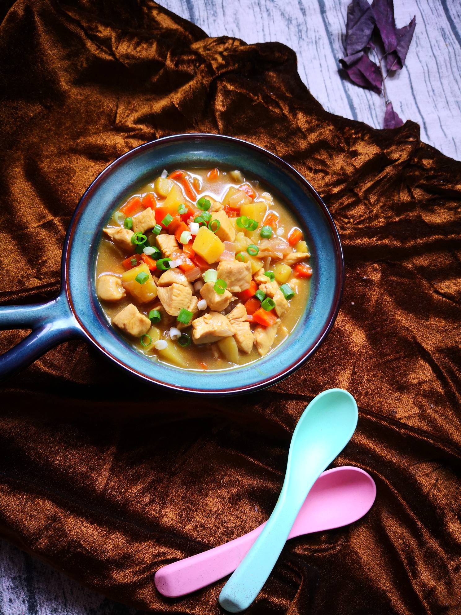 咖喱雞胸肉的做法-咖喱味炒菜譜-易網健康養生網 咖喱雞胸肉的做法-咖喱味炒菜譜