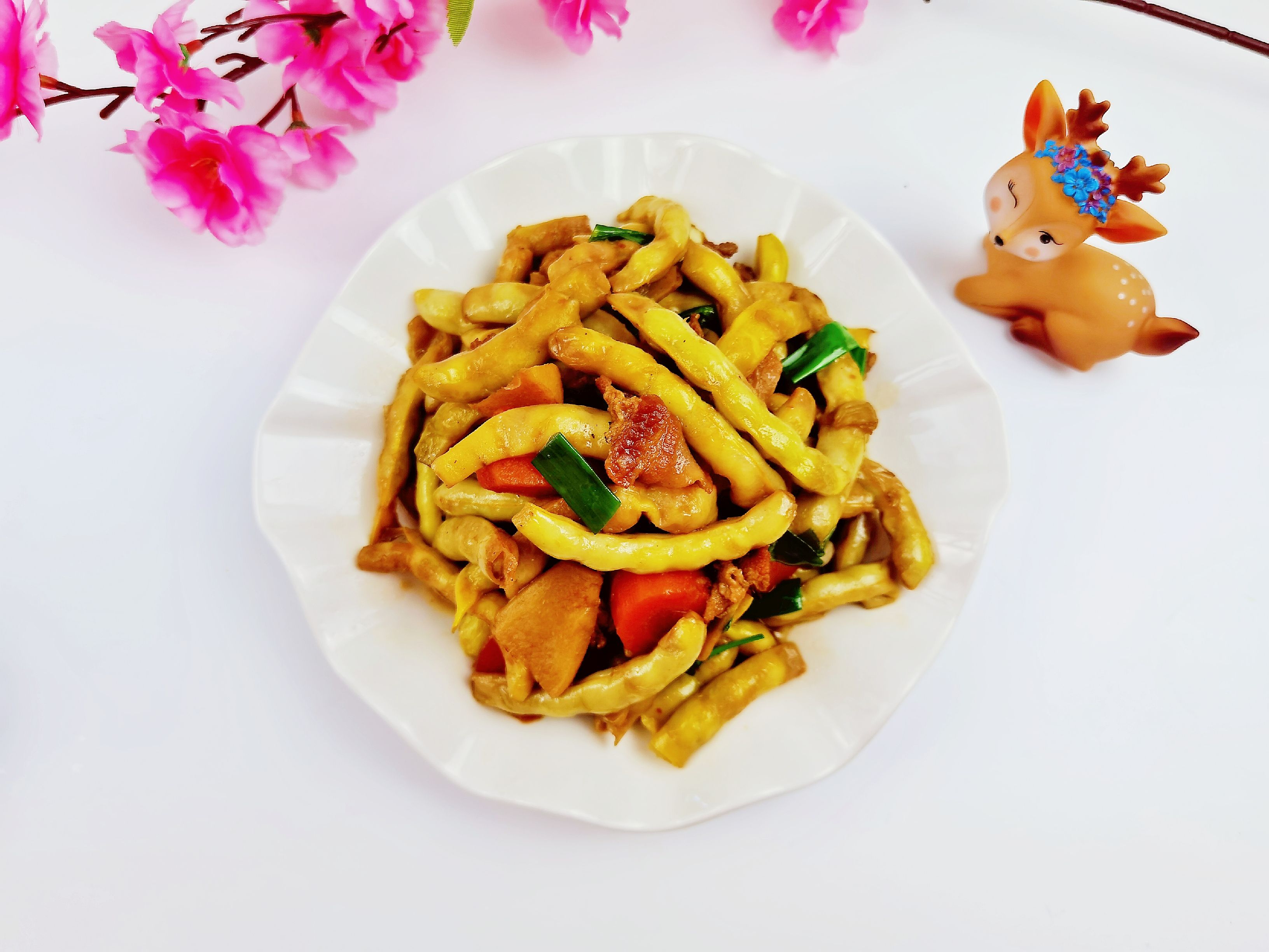 我是半滴雨#來自內蒙古#，參賽作品為農家豆角小炒肉，豆大飽滿營養下飯的做法-家常味炒菜譜