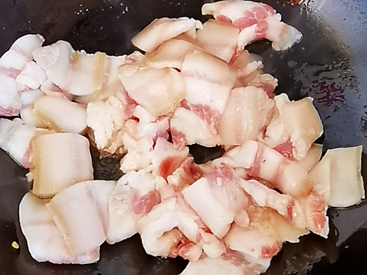 我是半滴雨#來自內蒙古#，參賽作品為農家豆角小炒肉，豆大飽滿營養下飯的做法-家常味炒菜譜