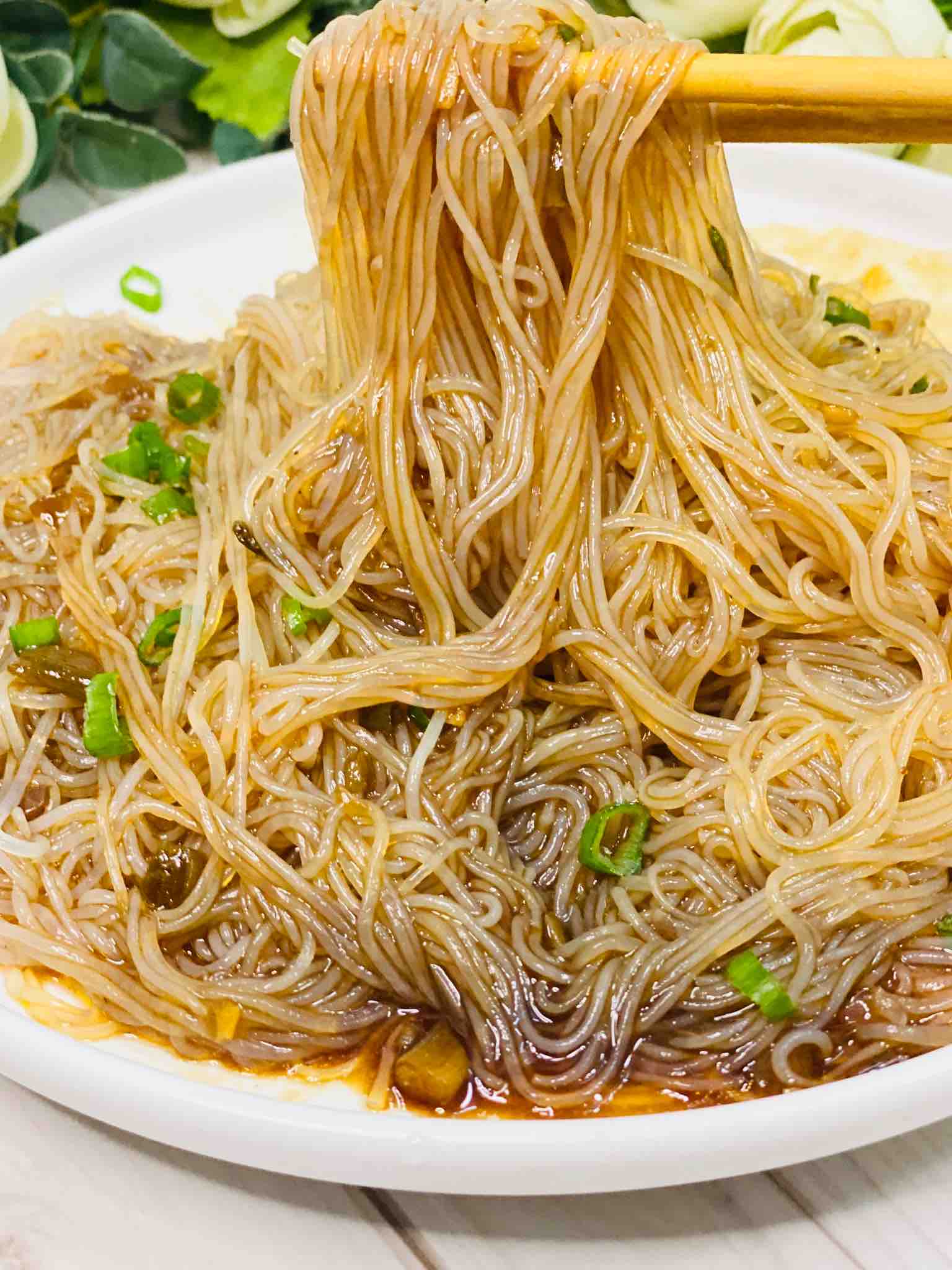 蝦蓉醬涼拌粉絲,美味很開胃的做法-咸鮮味煮菜譜-易網(wǎng)健康養(yǎng)生網(wǎng) 蝦蓉醬涼拌粉絲,美味很開胃的做法-咸鮮味煮菜譜