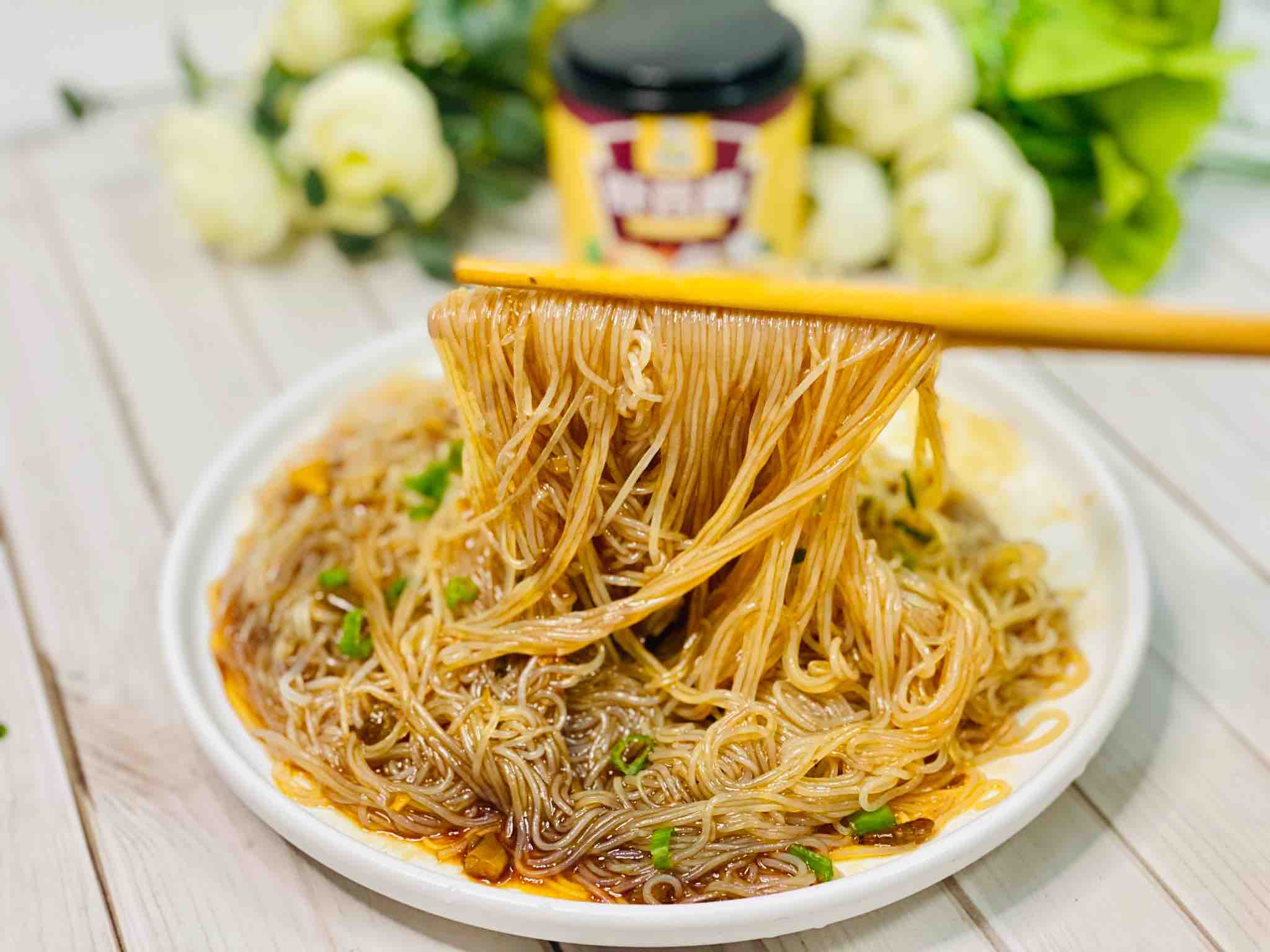 蝦蓉醬涼拌粉絲,美味很開胃的做法-咸鮮味煮菜譜-易網(wǎng)健康養(yǎng)生網(wǎng) 蝦蓉醬涼拌粉絲,美味很開胃的做法-咸鮮味煮菜譜