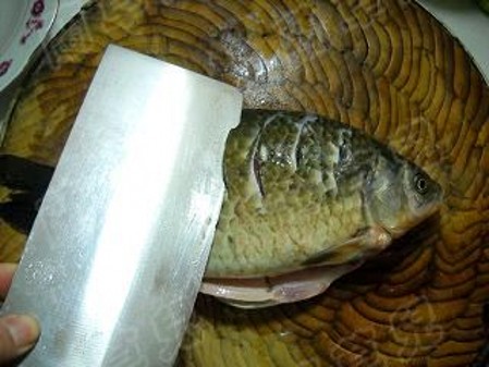 玫瑰腐乳燒鯽魚的做法-醬香味燒菜譜