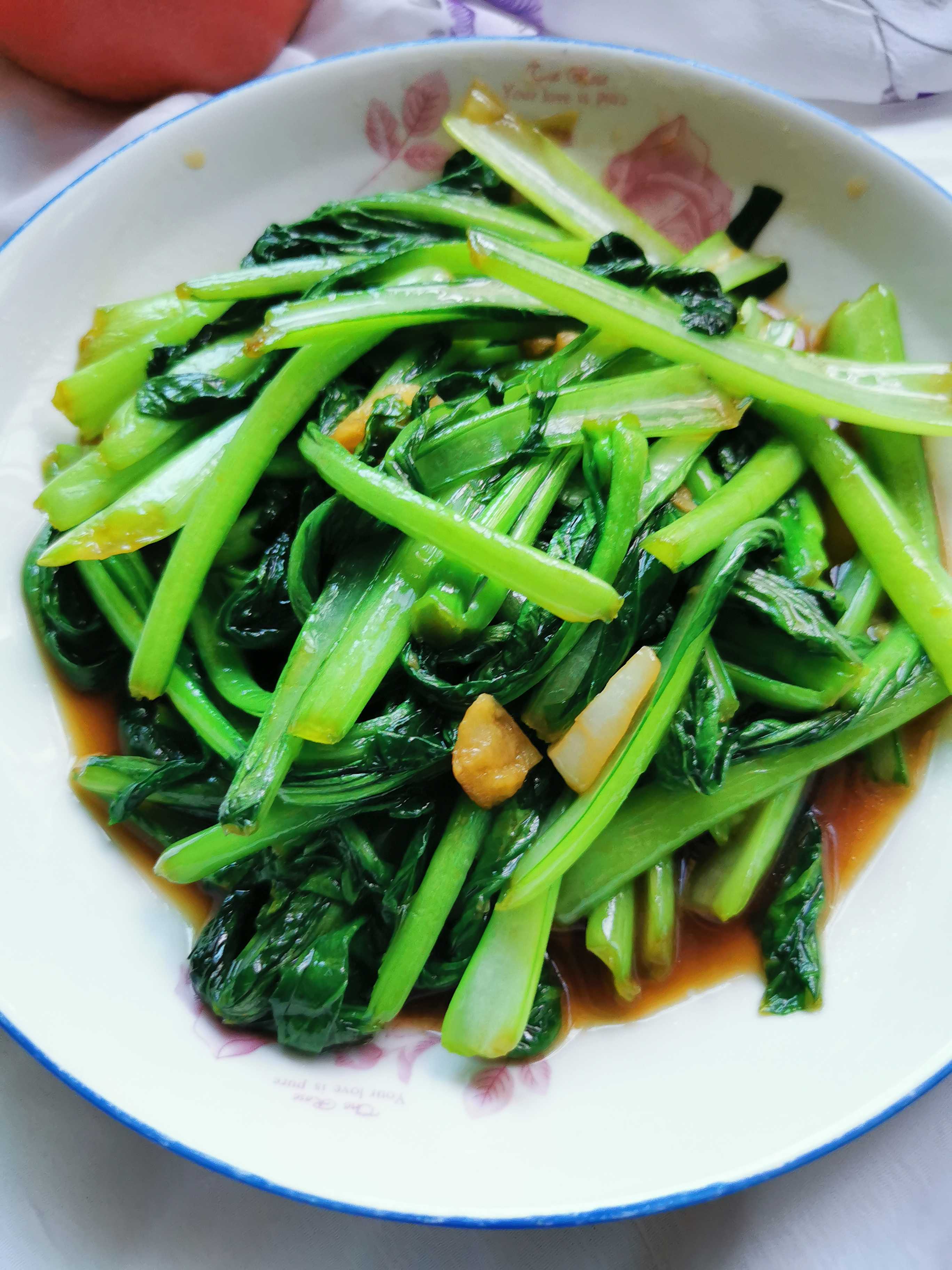 蒜炒菜心的做法-家常味炒菜譜-易網健康養生網 蒜炒菜心的做法-家常味炒菜譜
