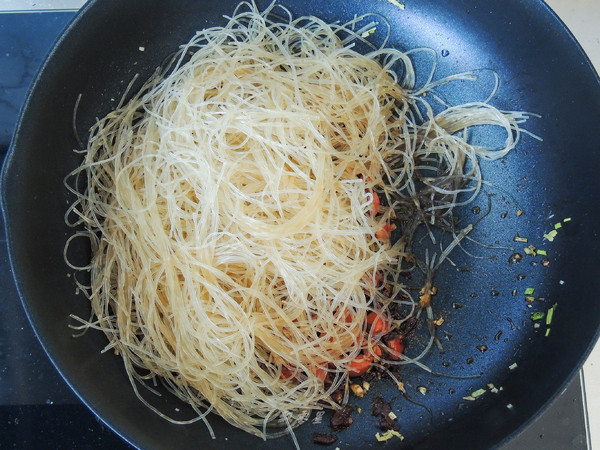 蝦醬炒粉絲的做法-家常味炒菜譜