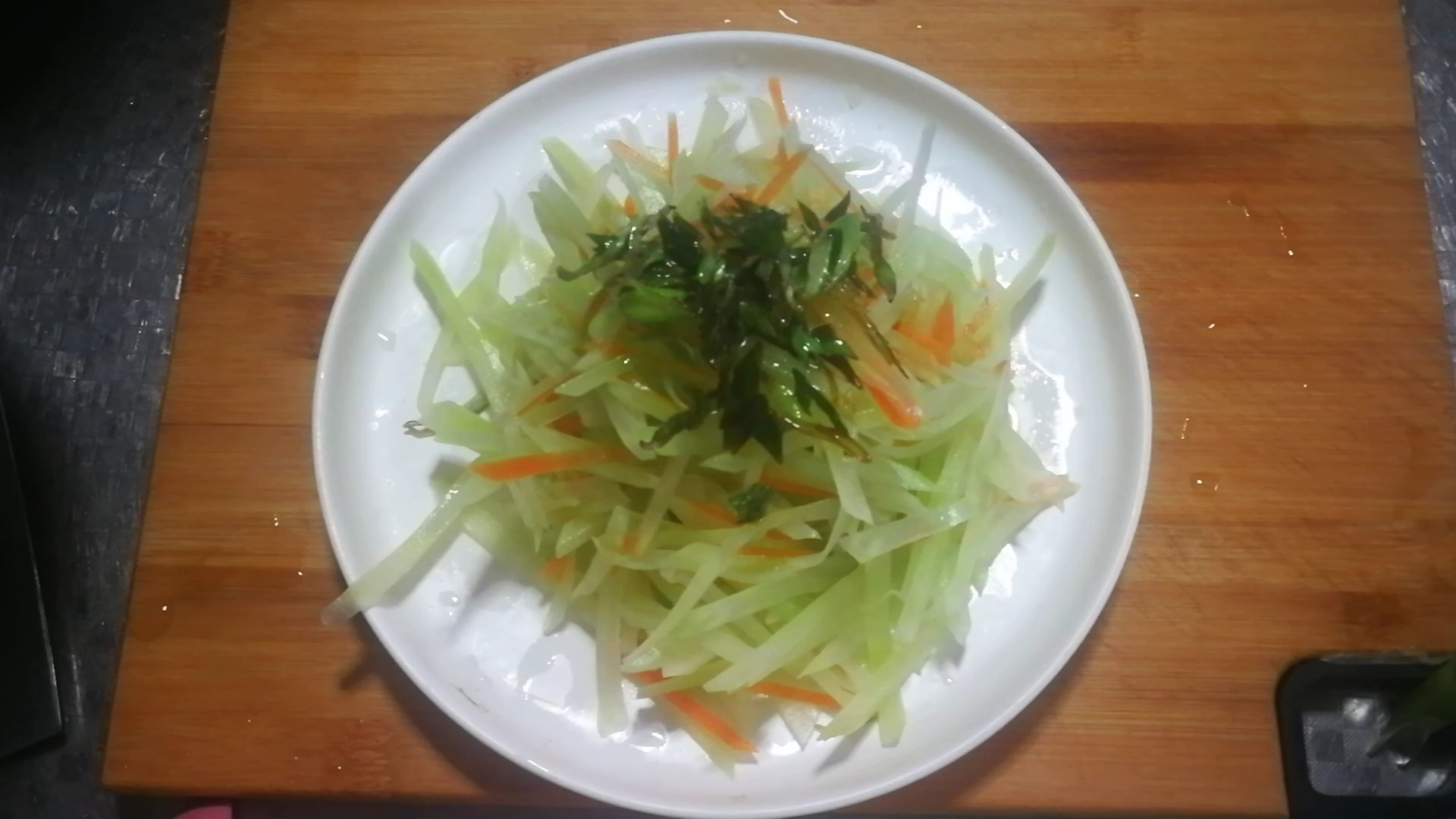 蝦蓉醬拌萵筍絲的做法-咸鮮味拌菜譜