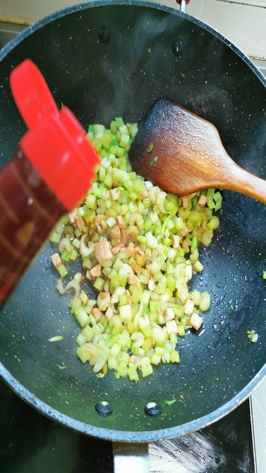 肉末芹菜丁的做法-家常味炒菜譜